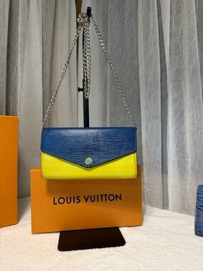 Louis Vuitton VINTAGE Textured Epi Two-Tone Leather Continental Wallet